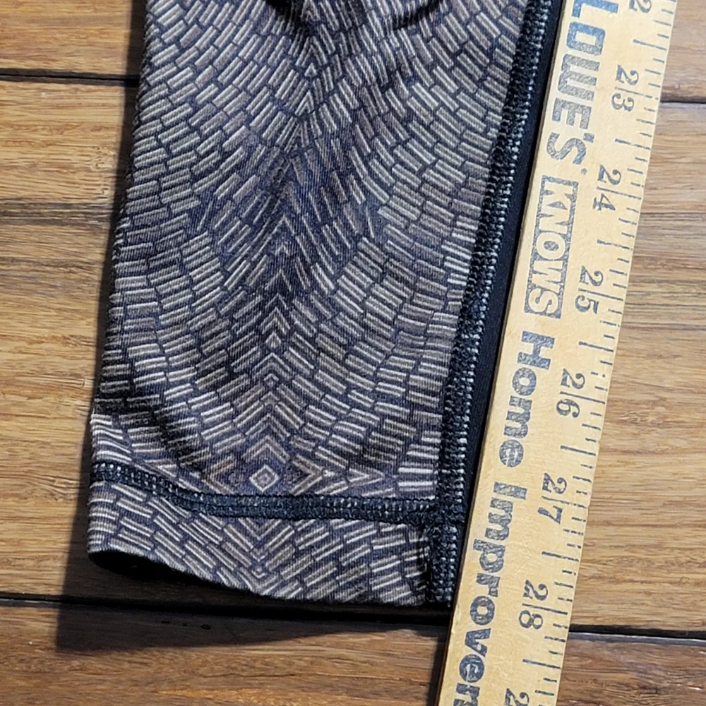 Lululemon Mosaic Print‎ High Rise Leggings Black Grey Geometric Size 4 BG